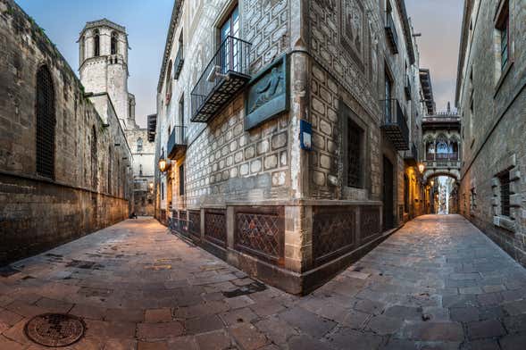 Free tour à la découverte des mystères et légendes du quartier gothique