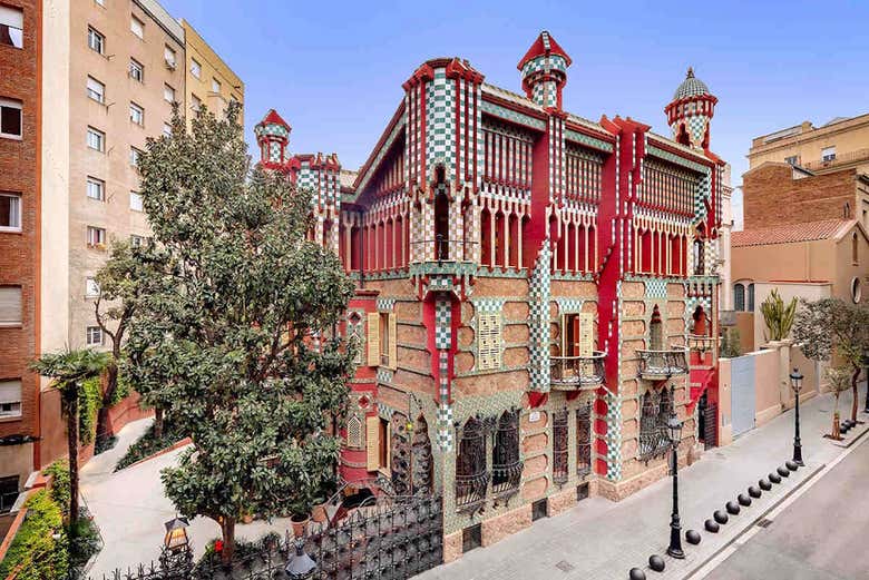 Extérieur de la colorée Casa Vicens