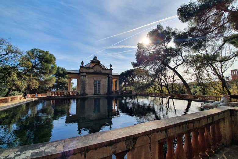 Sur les rives du lac au labyrinthe de Horta