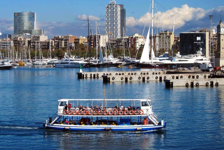 Le bateau Las Golondrinas dans le port de Barcelone