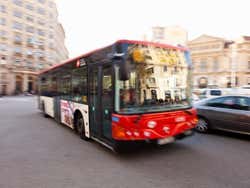 Bus parcourant Barcelone