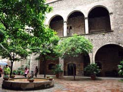 Musée Frederic Mares, cour intérieure