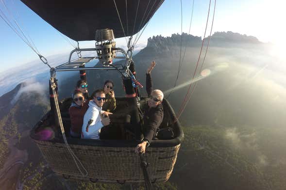 Vol en montgolfière à Montserrat + Visite du monastère